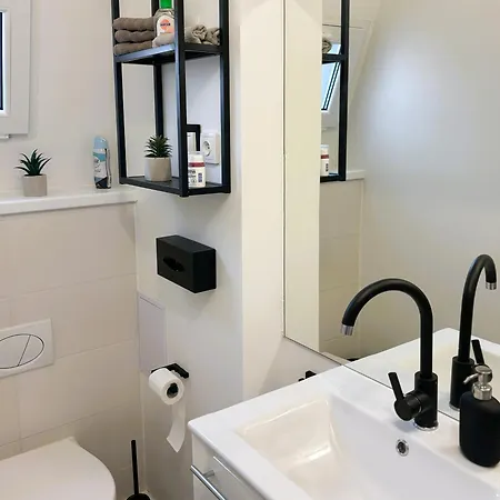 Apartment Golda Balcony, Parking, Near & Train