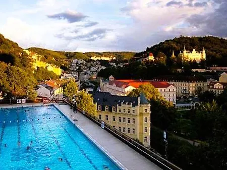 Golda Balcony, Parking, Near & Train Karlovy Vary