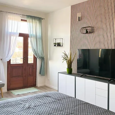 Golda Balcony, Parking, Near & Train *
